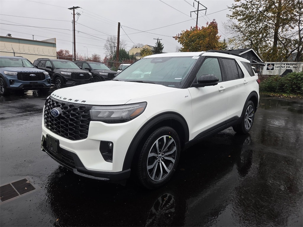 2026 Ford Explorer ST-LINE's photo