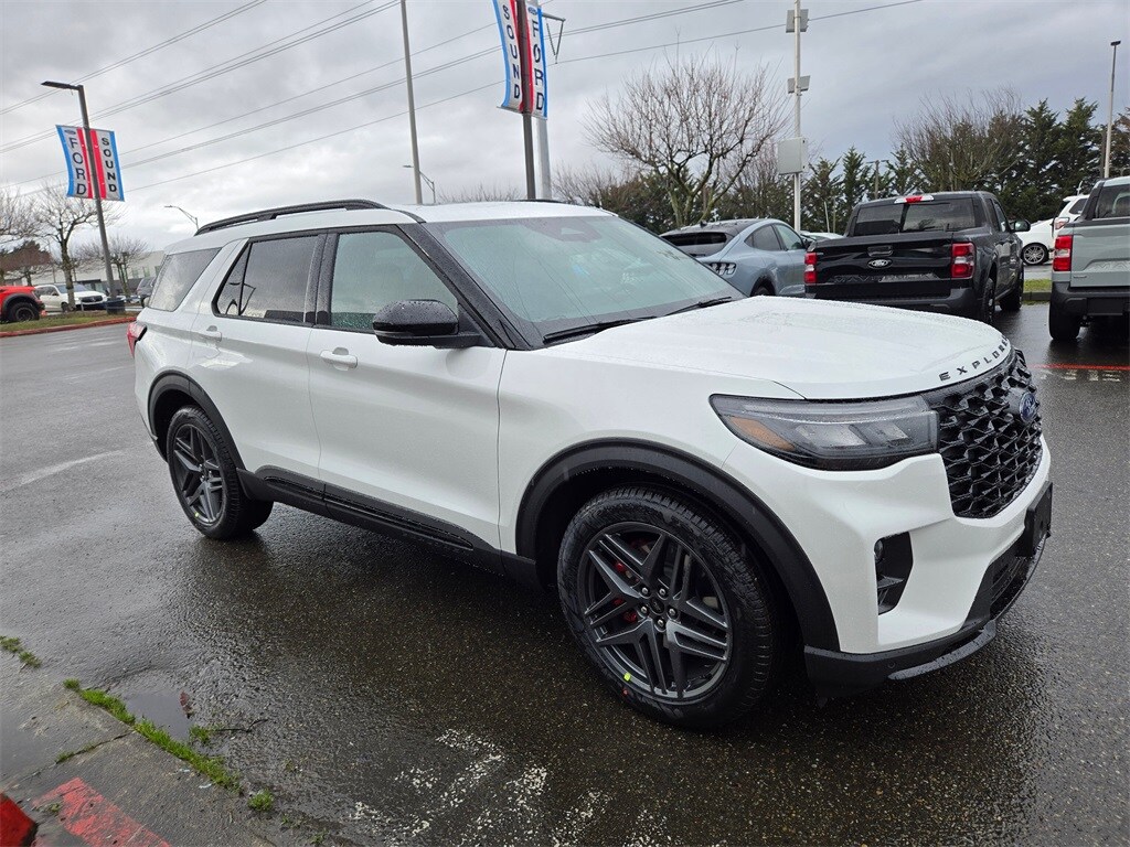 2025 Ford Explorer ST photo 3