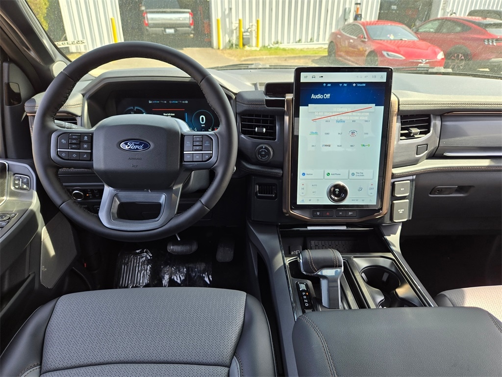 2025 Ford F-150 Lightning Lariat - Photo 10