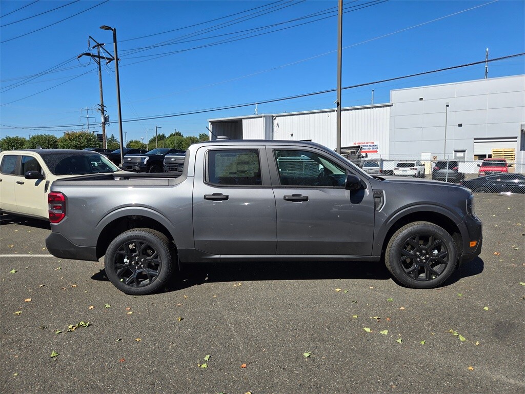 2025 Ford Maverick XLT photo 2