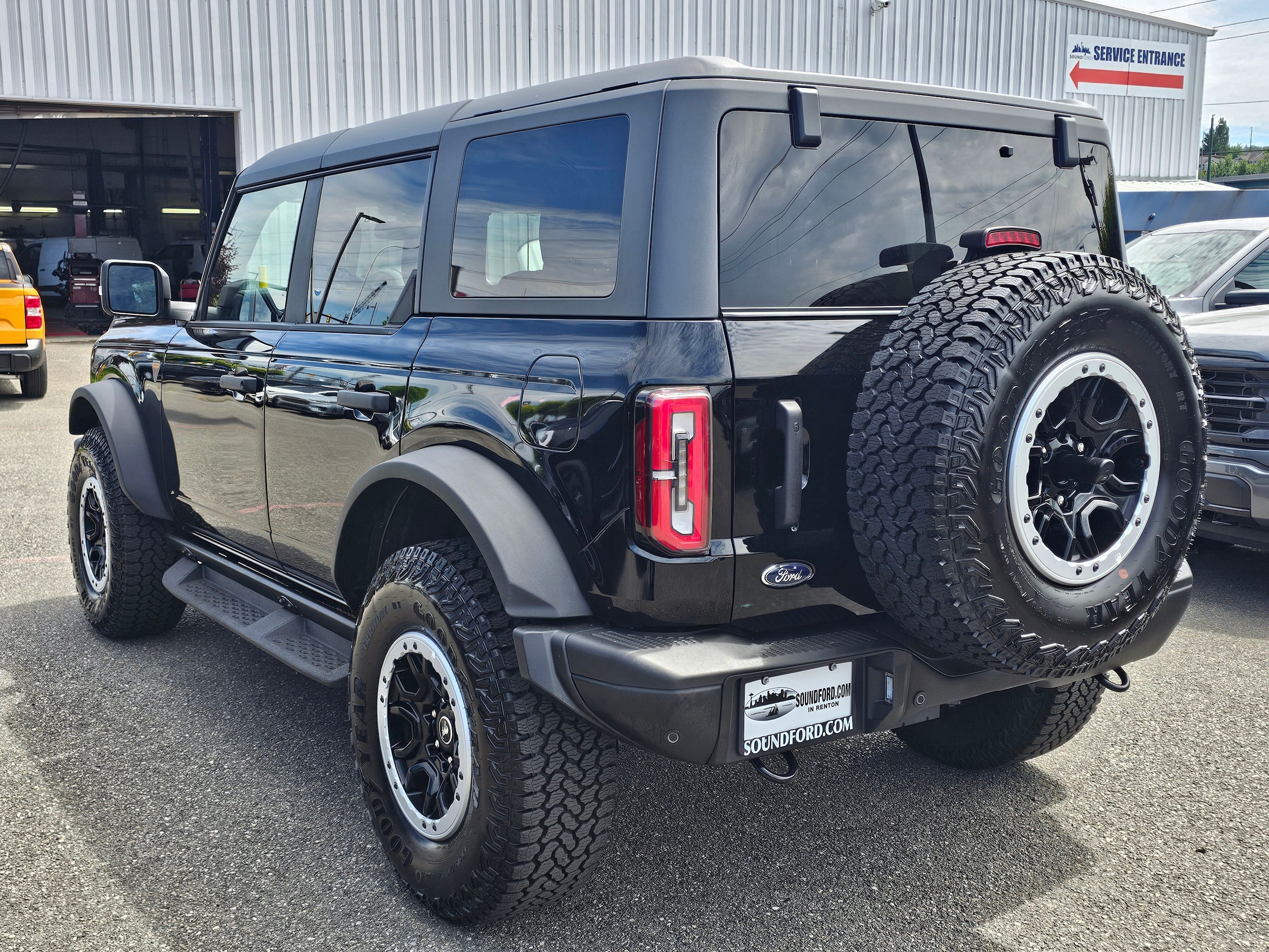2025 Ford Bronco 4-Door Badlands - Photo 3