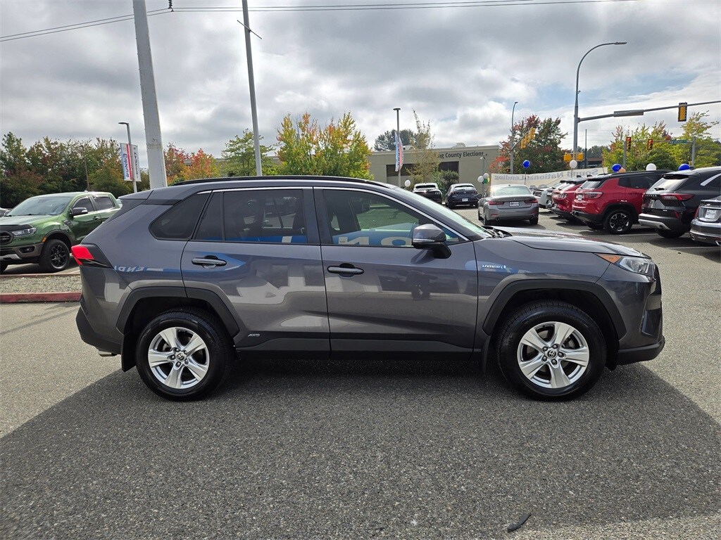 2020 Toyota RAV4 Hybrid XLE photo 3
