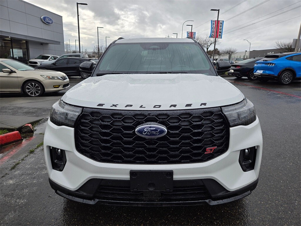 2025 Ford Explorer ST photo 2