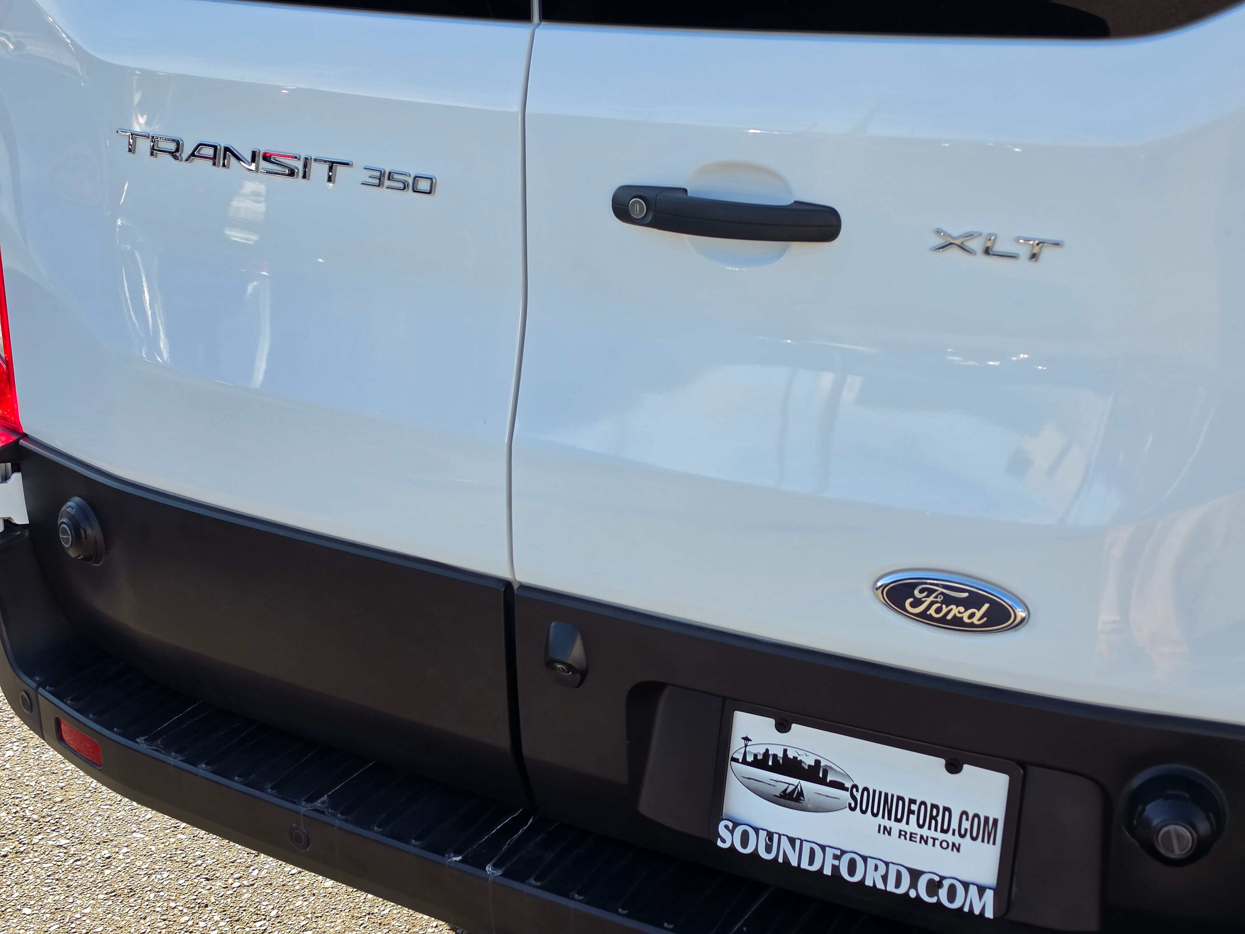 2024 Ford Transit Passenger Van XLT - Photo 17