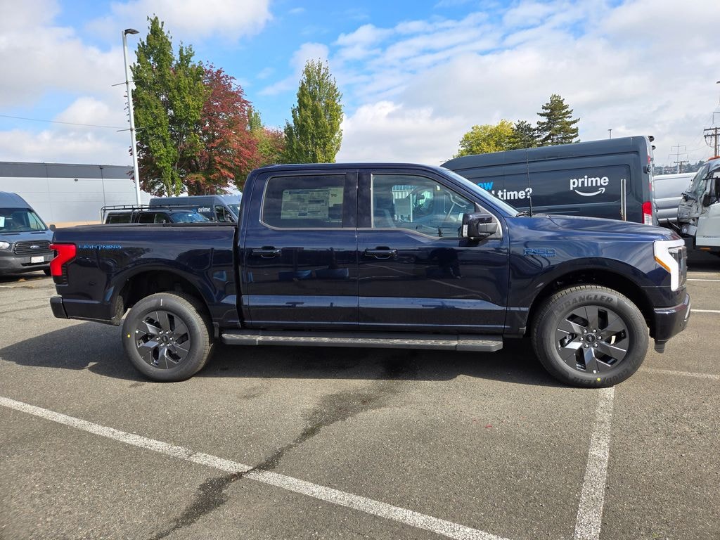 New 2025 Ford F-150 Lightning Lariat TRUCK