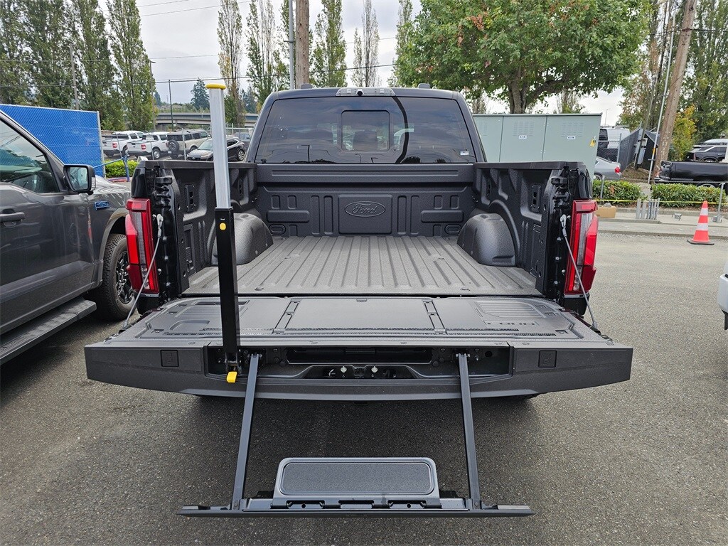 2025 Ford F-150 Raptor photo 3