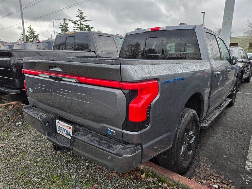 2024 Ford F-150 Lightning Lariat photo 2