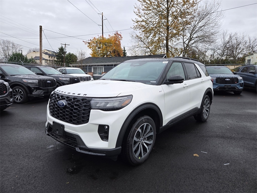 2026 Ford Explorer ST-LINE's photo