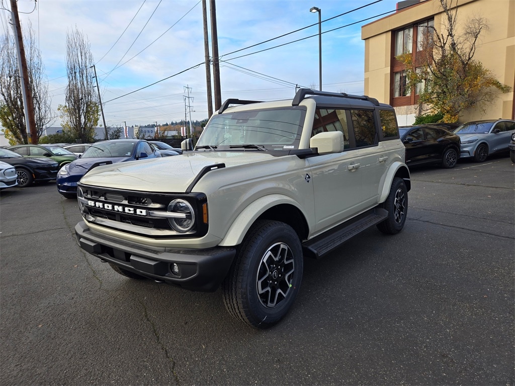 2025 Ford Bronco 4-Door Outer Banks's photo