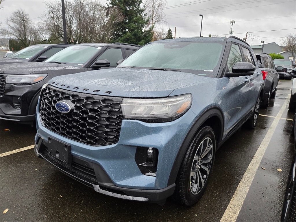 2026 Ford Explorer ST-LINE's photo