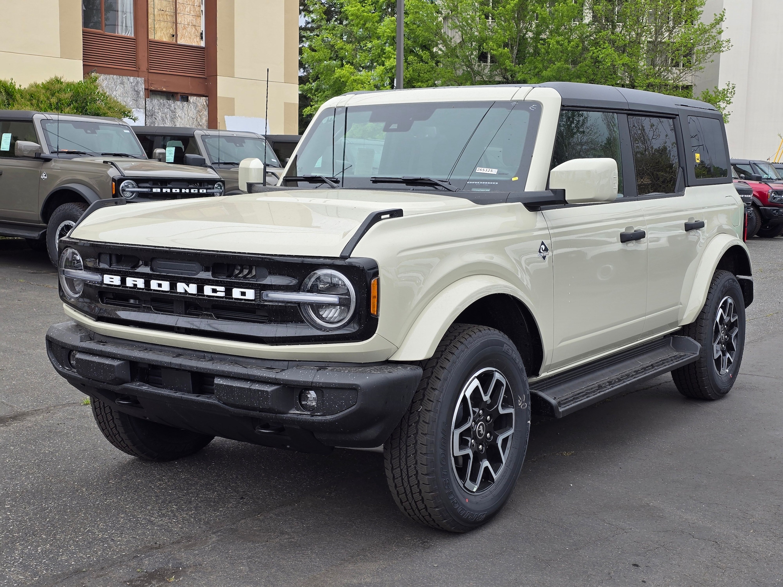 2026 Ford Bronco Outer Banks 4x4's photo