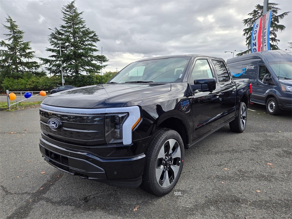 2025 Ford F-150 Lightning Platinum's photo