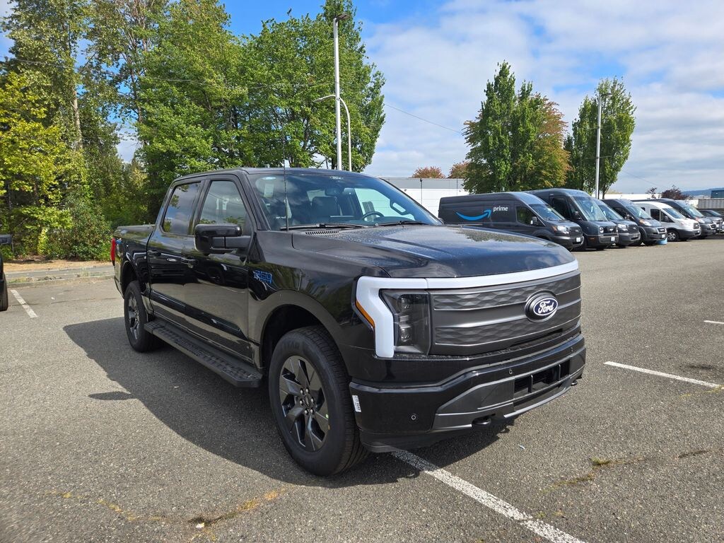 New 2025 Ford F-150 Lightning Lariat TRUCK