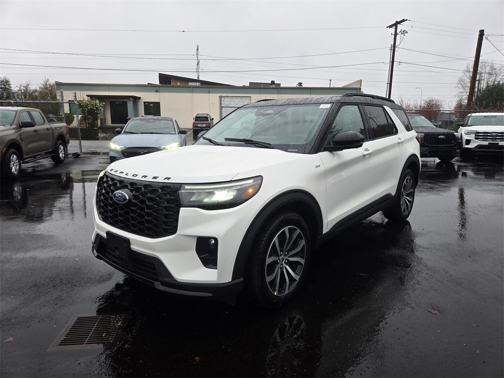 2026 Ford Explorer ST-LINE's photo