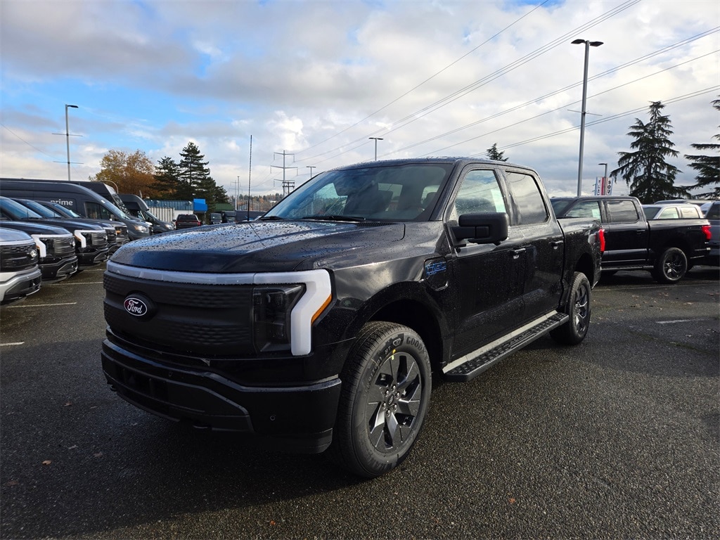 2025 Ford F-150 Lightning Flash's photo
