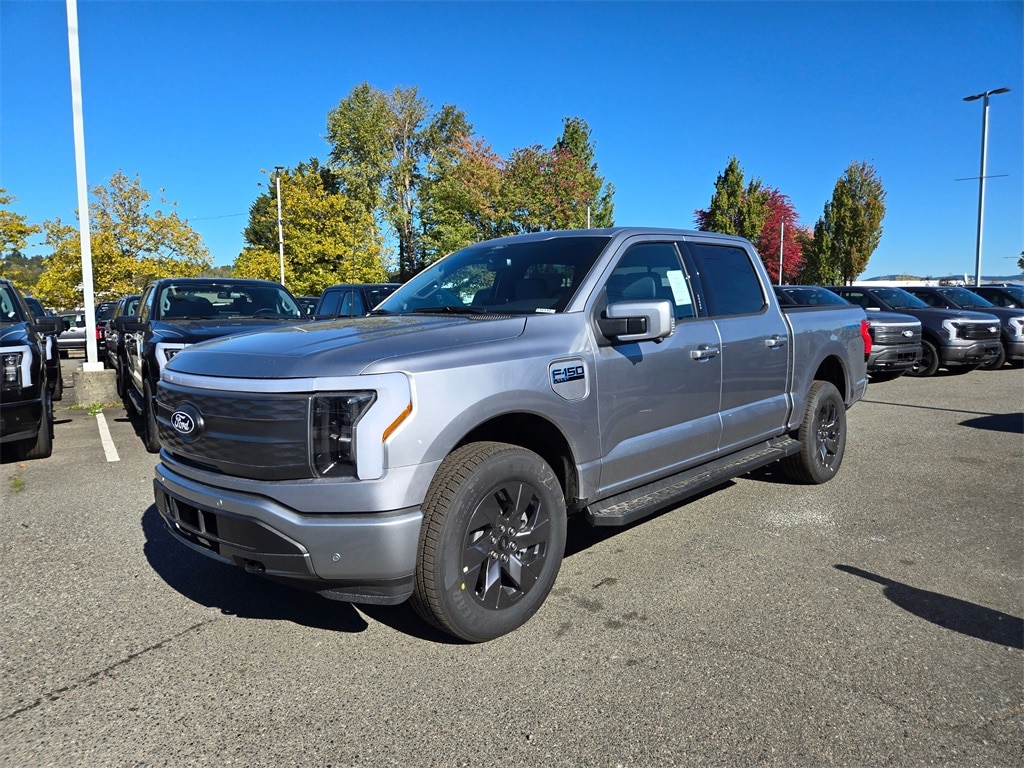 2025 Ford F-150 Lightning Lariat's photo