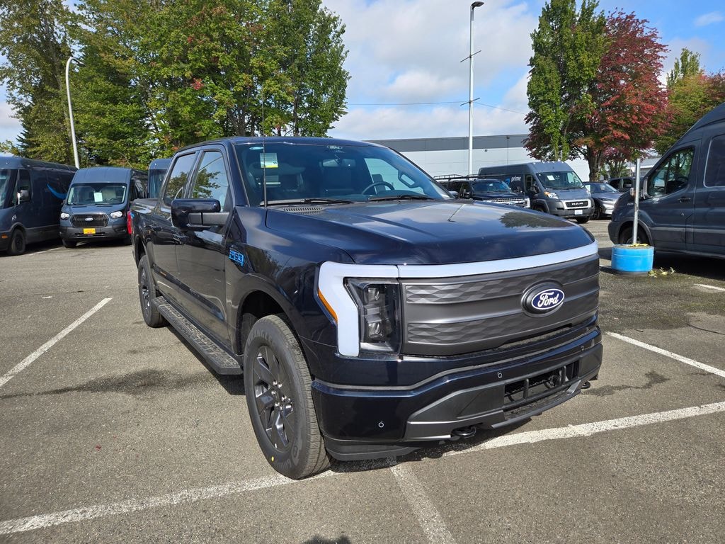 New 2025 Ford F-150 Lightning Lariat TRUCK