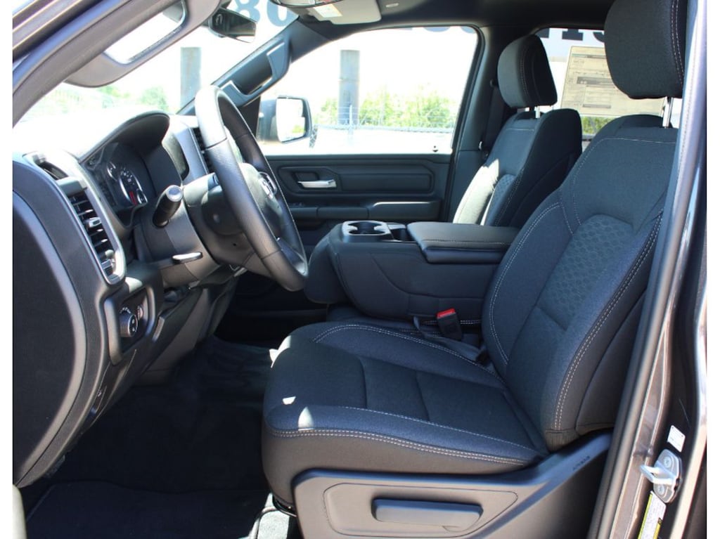 New 2026 Ram 1500 EXPRESS CREW CAB 4X2 5'7 BOX Pickup