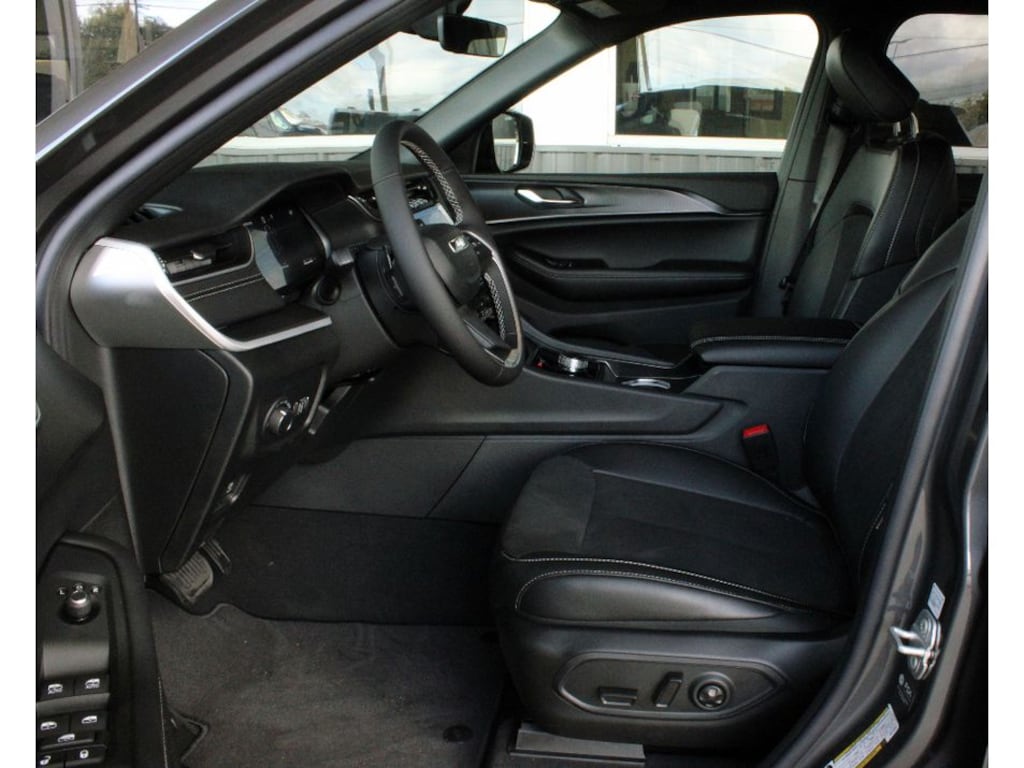 New 2025 Jeep Grand Cherokee L ALTITUDE X 4X2 Sport Utility