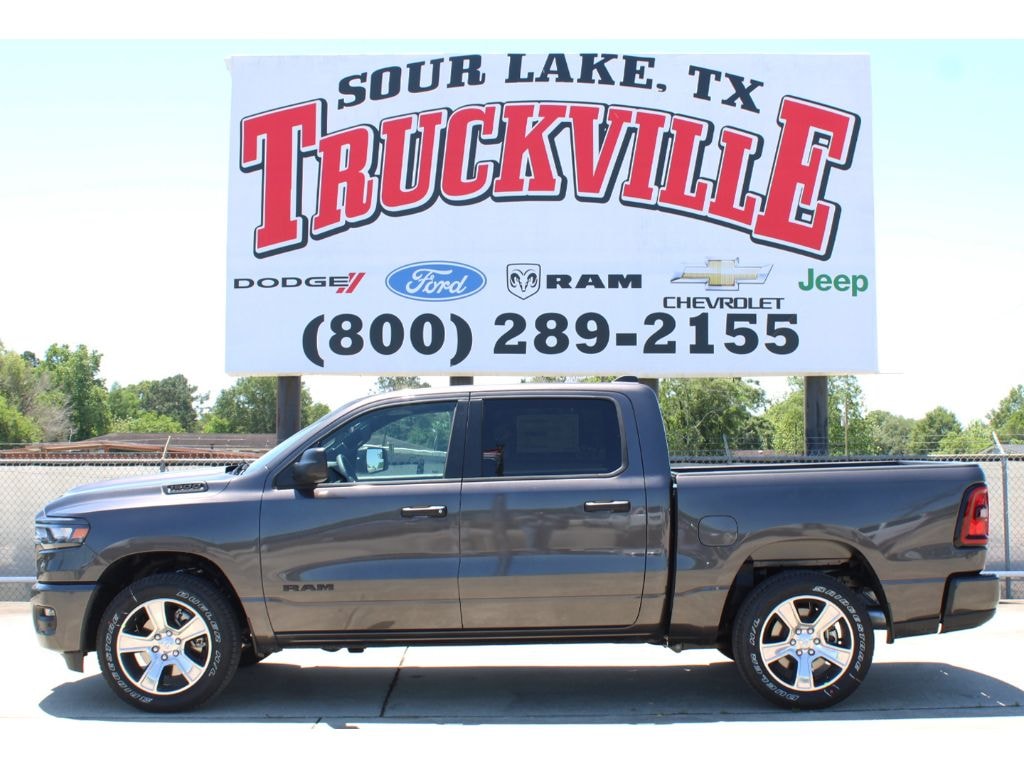 New 2026 Ram 1500 EXPRESS CREW CAB 4X2 5'7 BOX Pickup