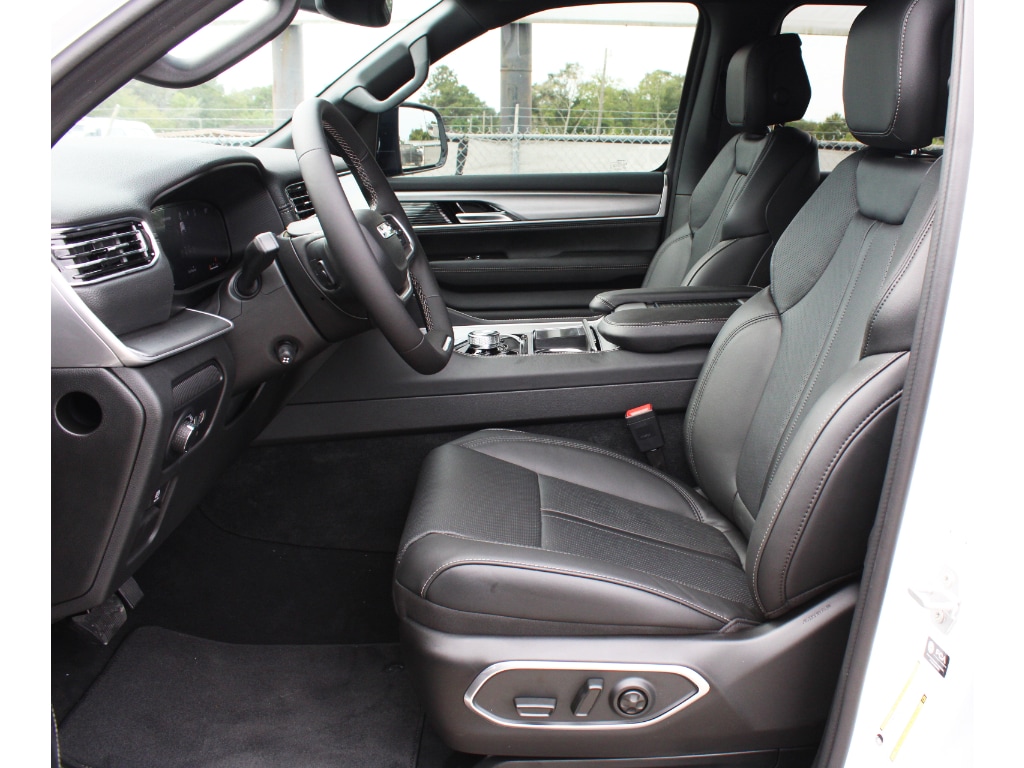New 2026 Jeep Grand Wagoneer 4X2 Sport Utility