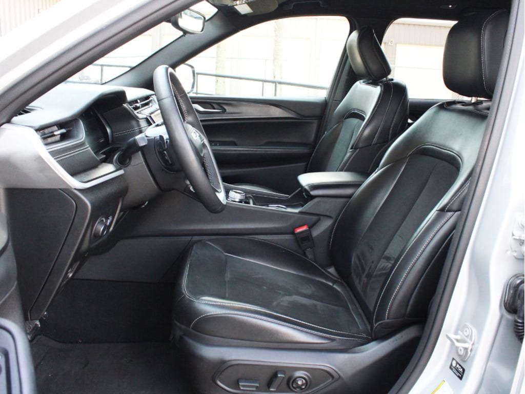 Used 2024 Jeep Grand Cherokee Altitude Sport Utility