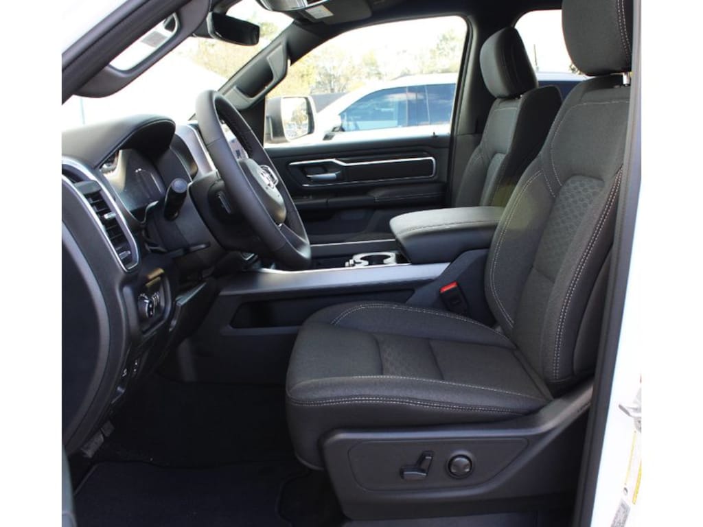 New 2026 Ram 1500 LONE STAR CREW CAB 4X4 5'7 BOX Pickup