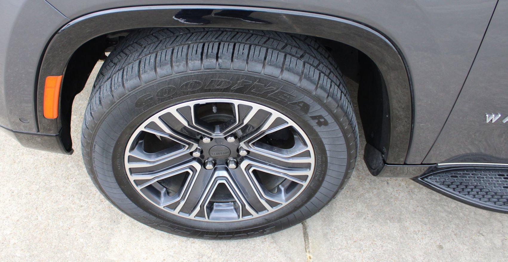 2023 Jeep Wagoneer Series II photo 3