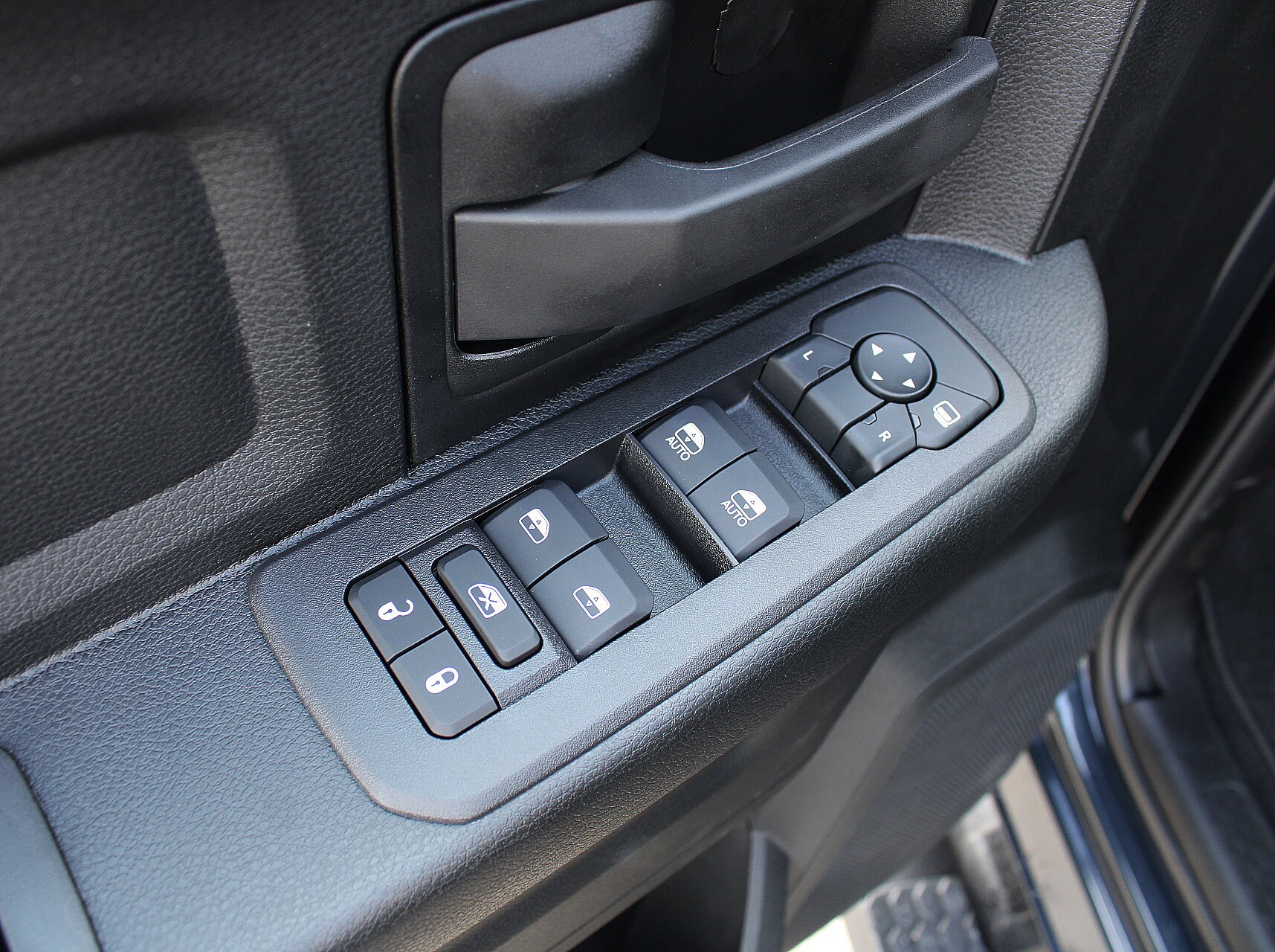 2025 Ram 2500 Tradesman photo 3