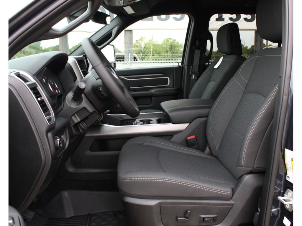 New 2026 Ram 2500 LONE STAR CREW CAB 4X4 6'4 BOX Pickup