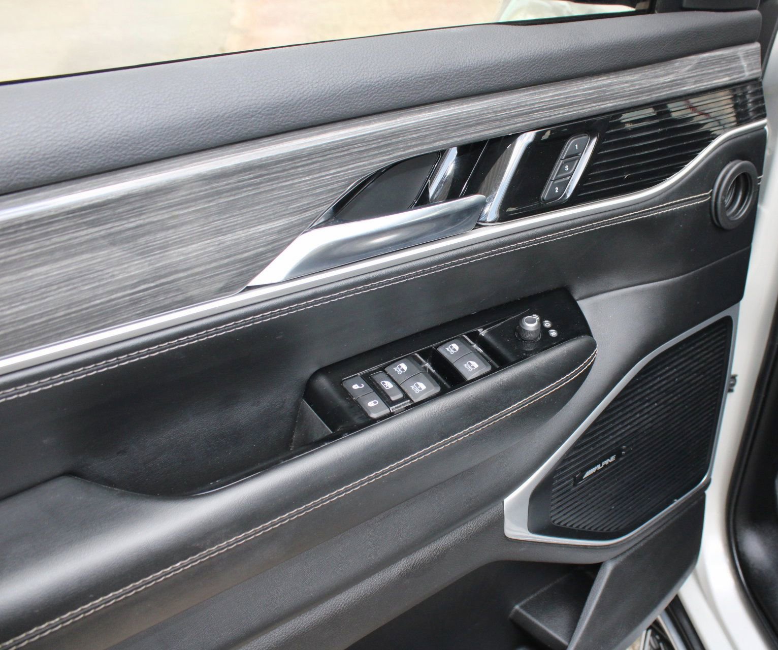 2022 Jeep Wagoneer Series II photo 3