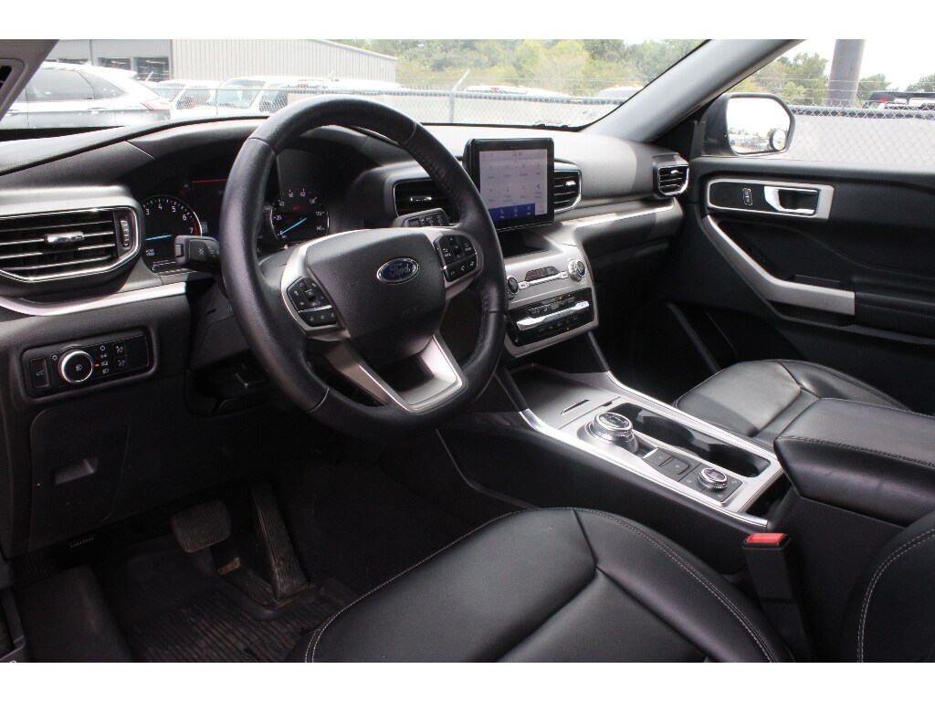 Used 2024 Ford Explorer XLT Sport Utility