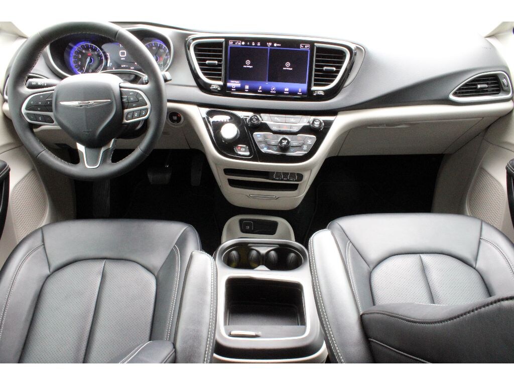 Used 2024 Chrysler Pacifica Touring L Passenger Van