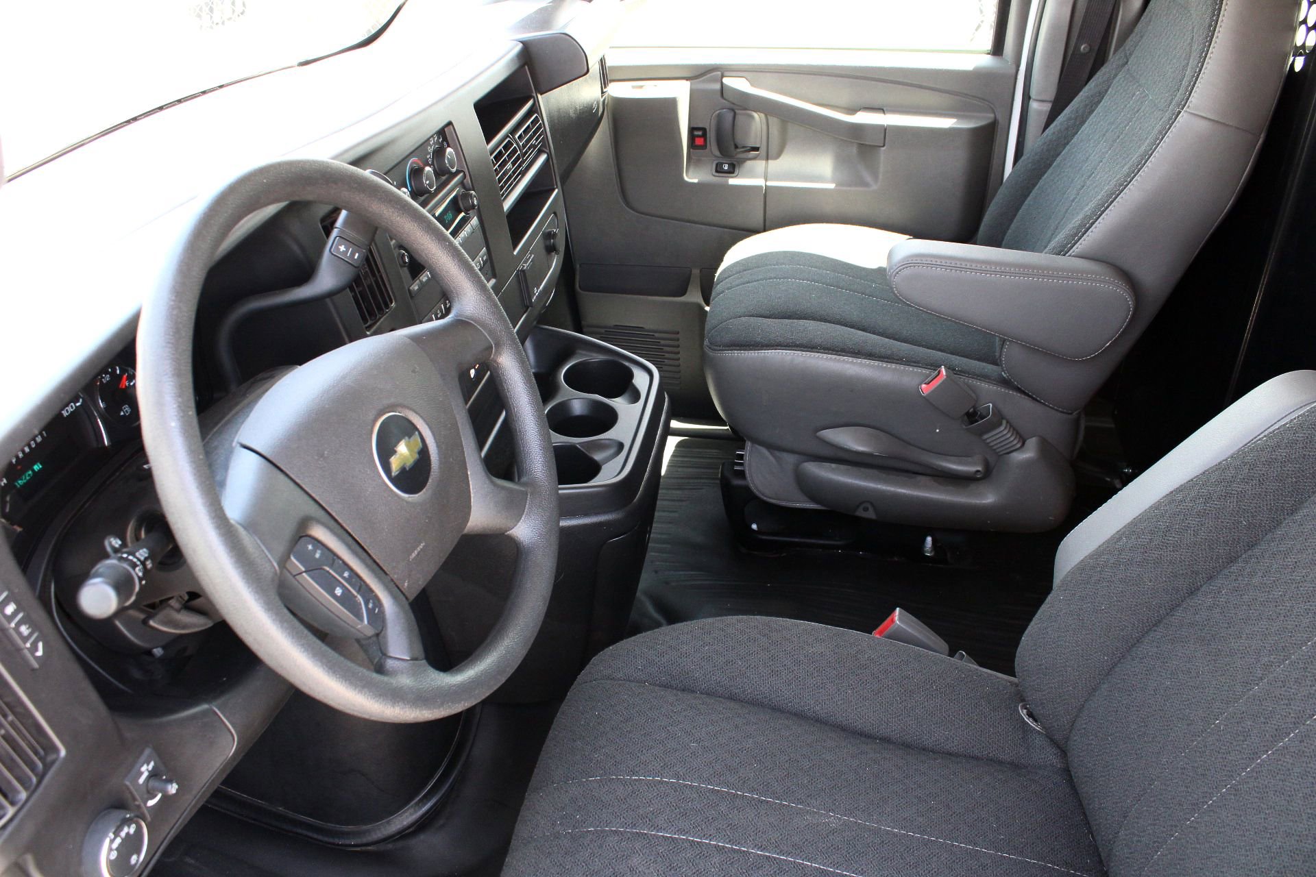 2024 Chevrolet Express 2500 Work Cargo Van photo 4