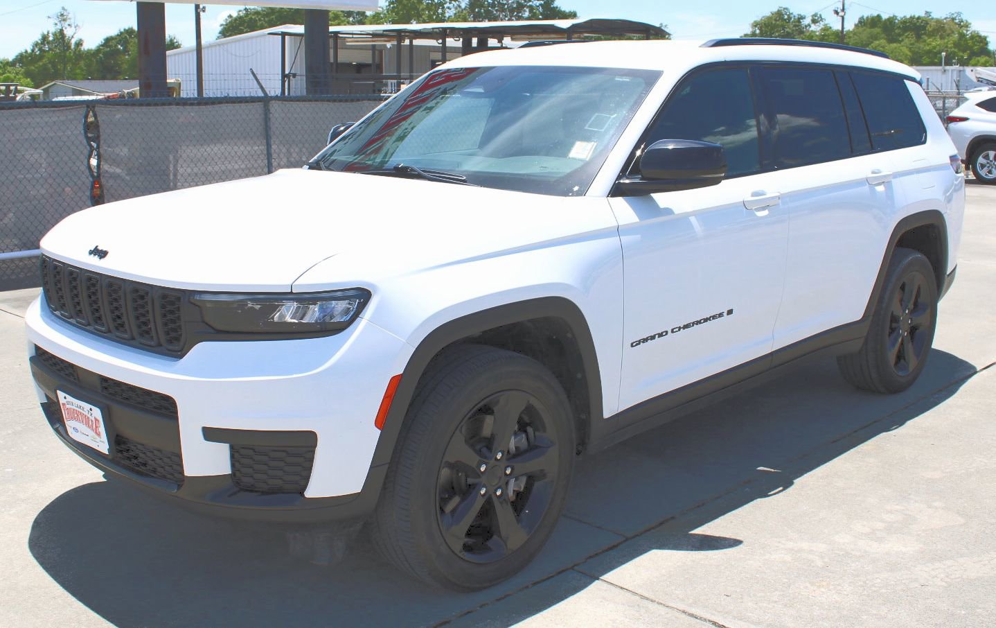 2023 Jeep Grand Cherokee Altitude photo 2