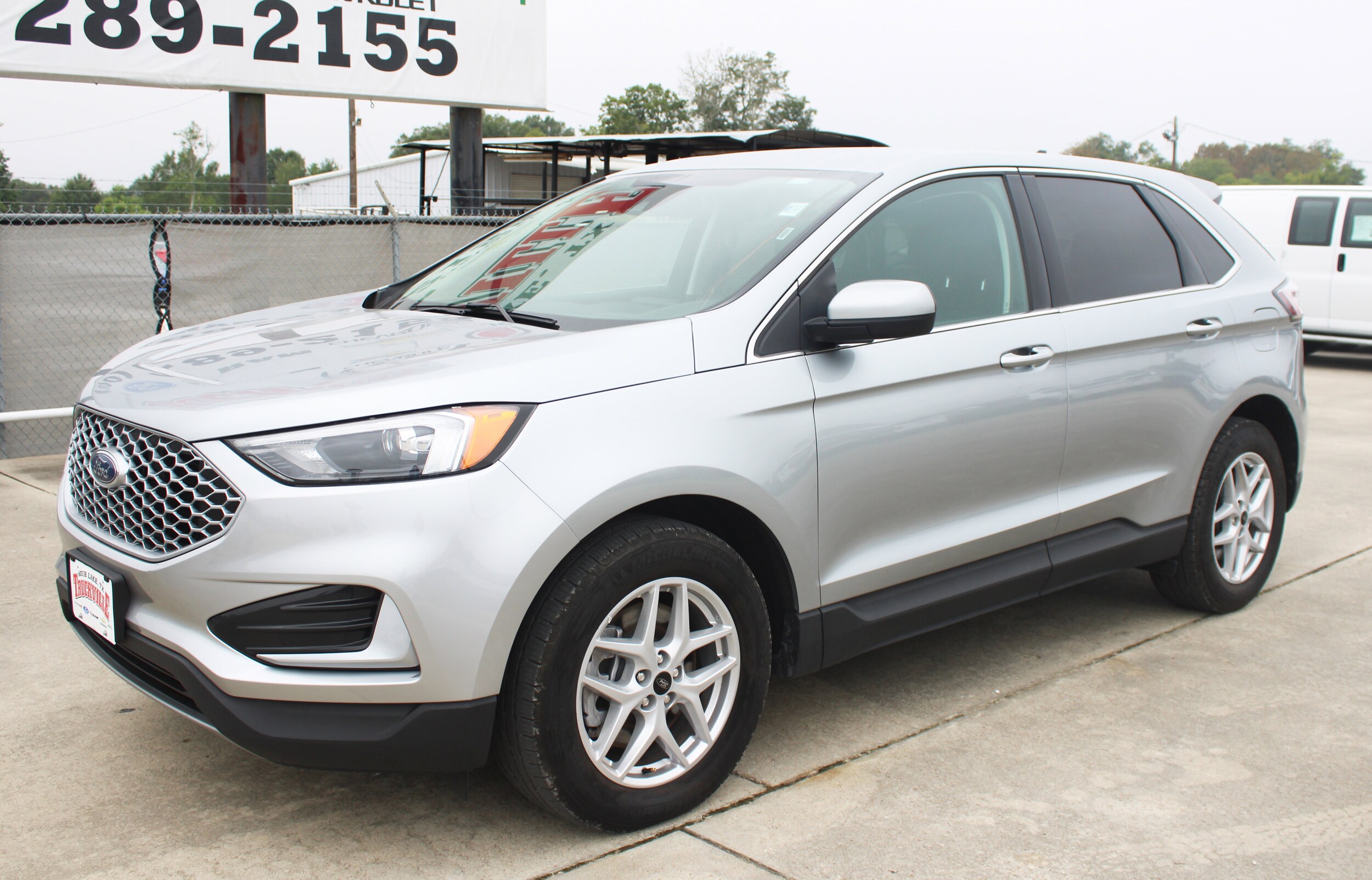 2024 Ford Edge SEL photo 2