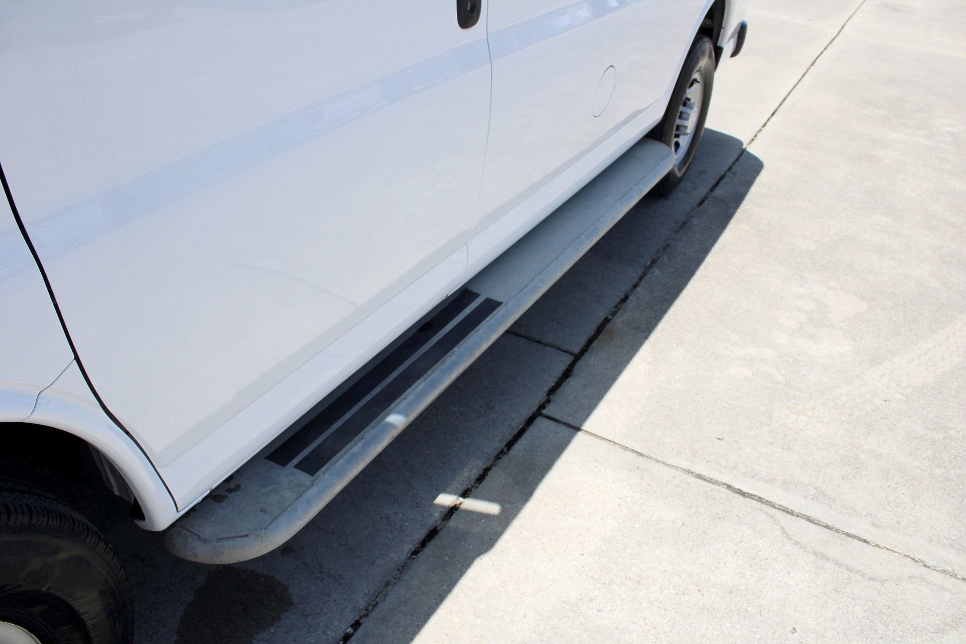 2023 Chevrolet Express 2500 Work Cargo Van photo 3