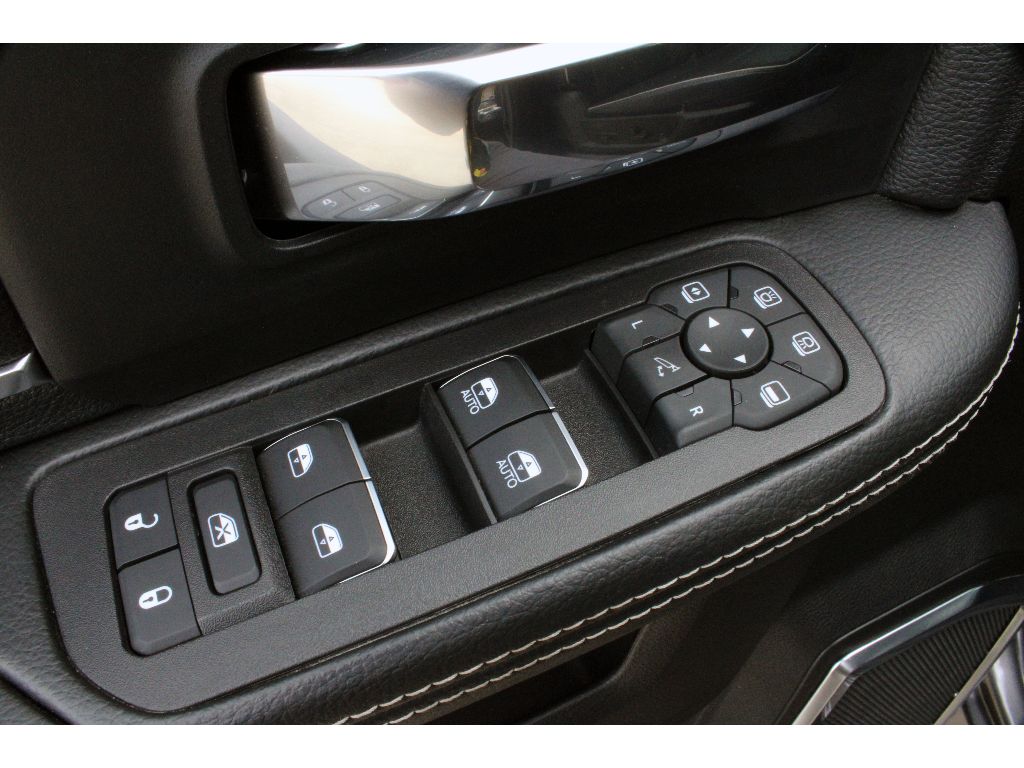 2025 Ram 3500 Laramie photo 3