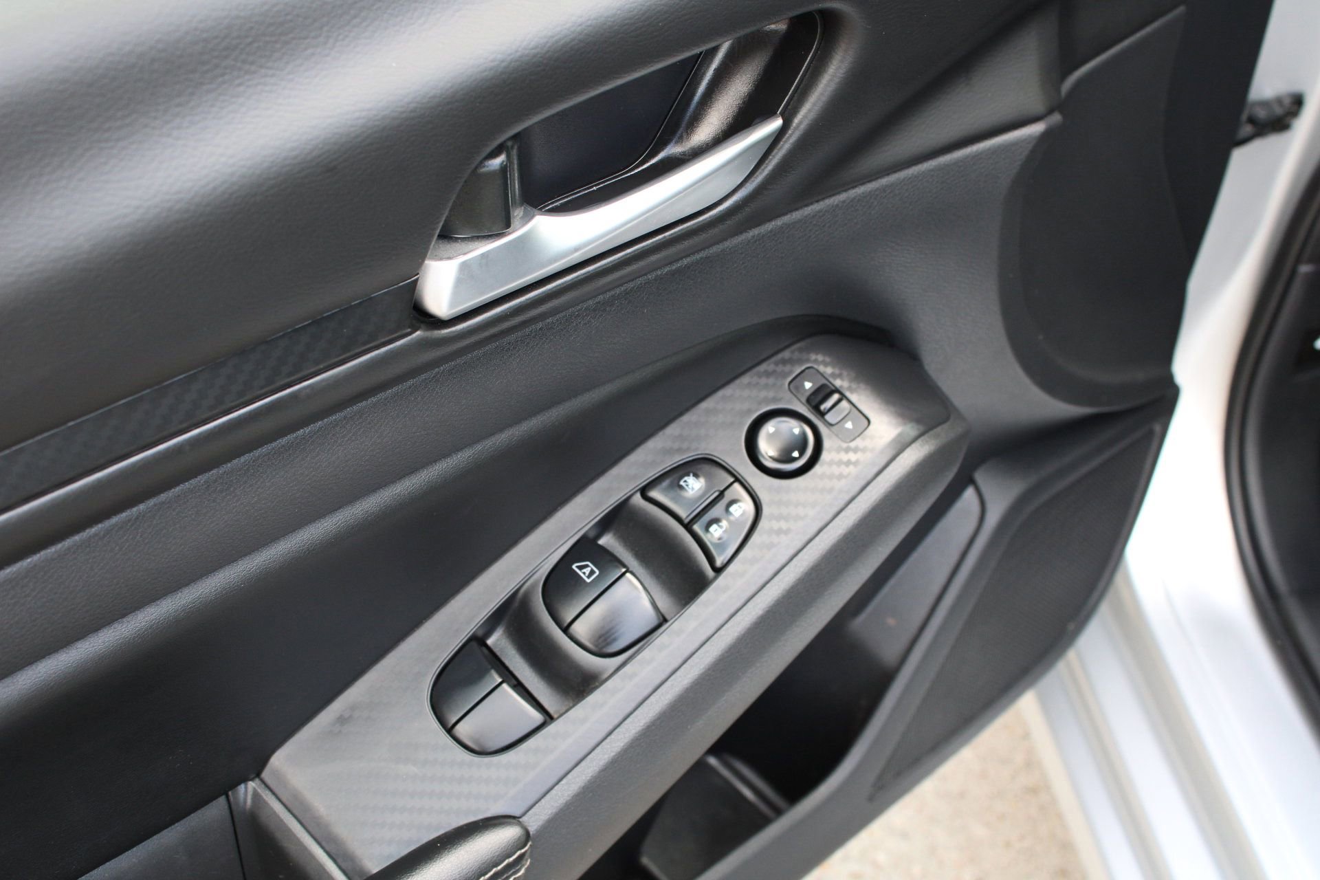 2024 Nissan Altima 2.5 SV photo 2