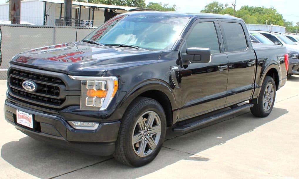 Used 2022 Ford F-150 XLT with VIN 1FTEW1CP8NKD21072 for sale in Sour Lake, TX