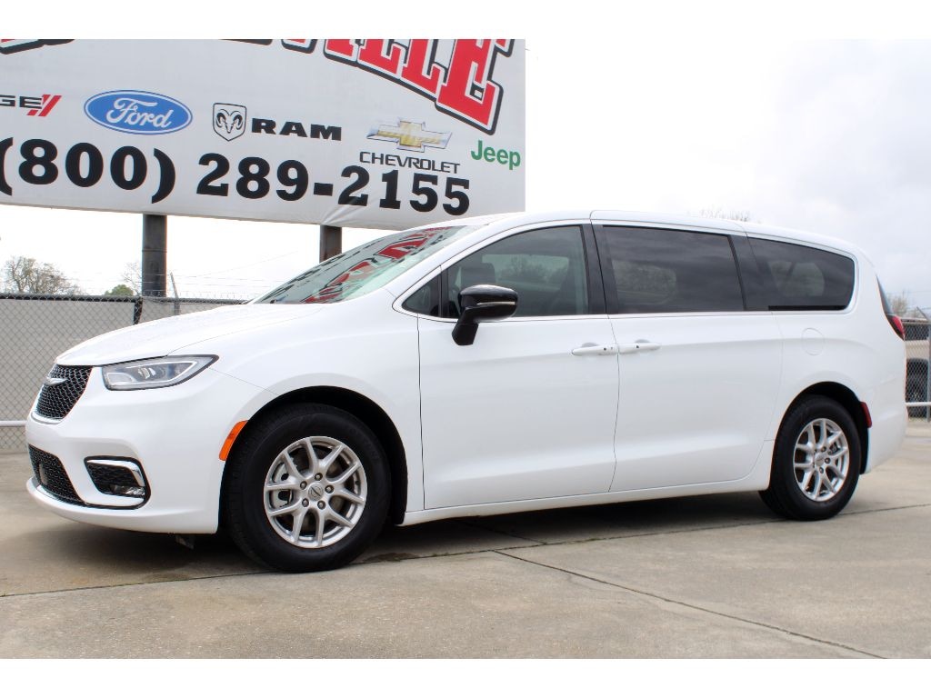 Used 2024 Chrysler Pacifica Touring L Passenger Van