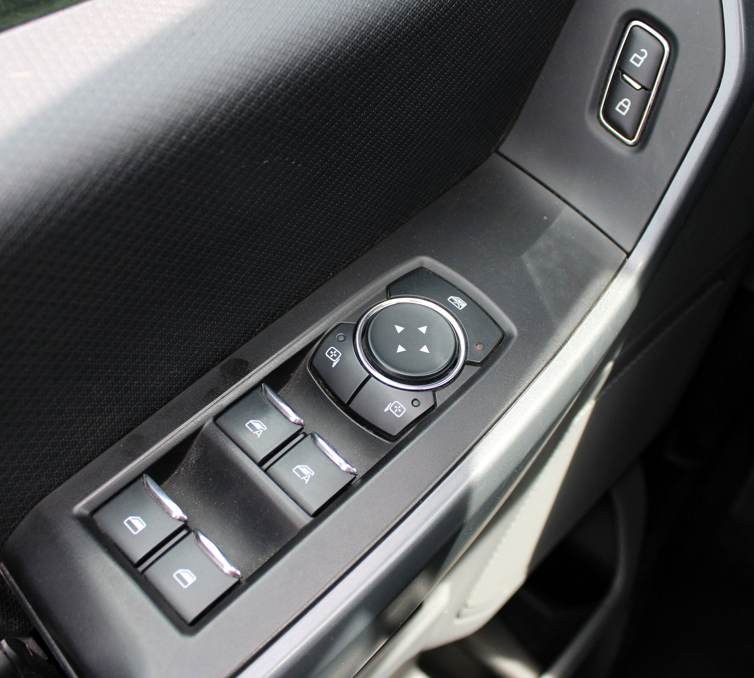 2023 Ford F-150 XLT photo 3