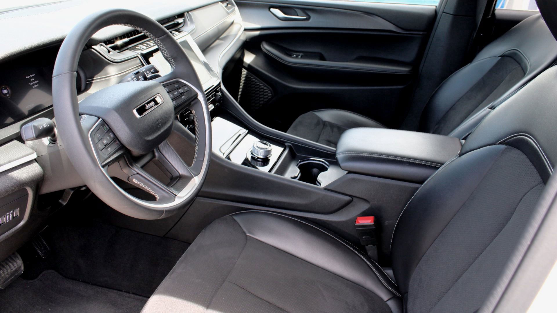 2023 Jeep Grand Cherokee Altitude photo 4