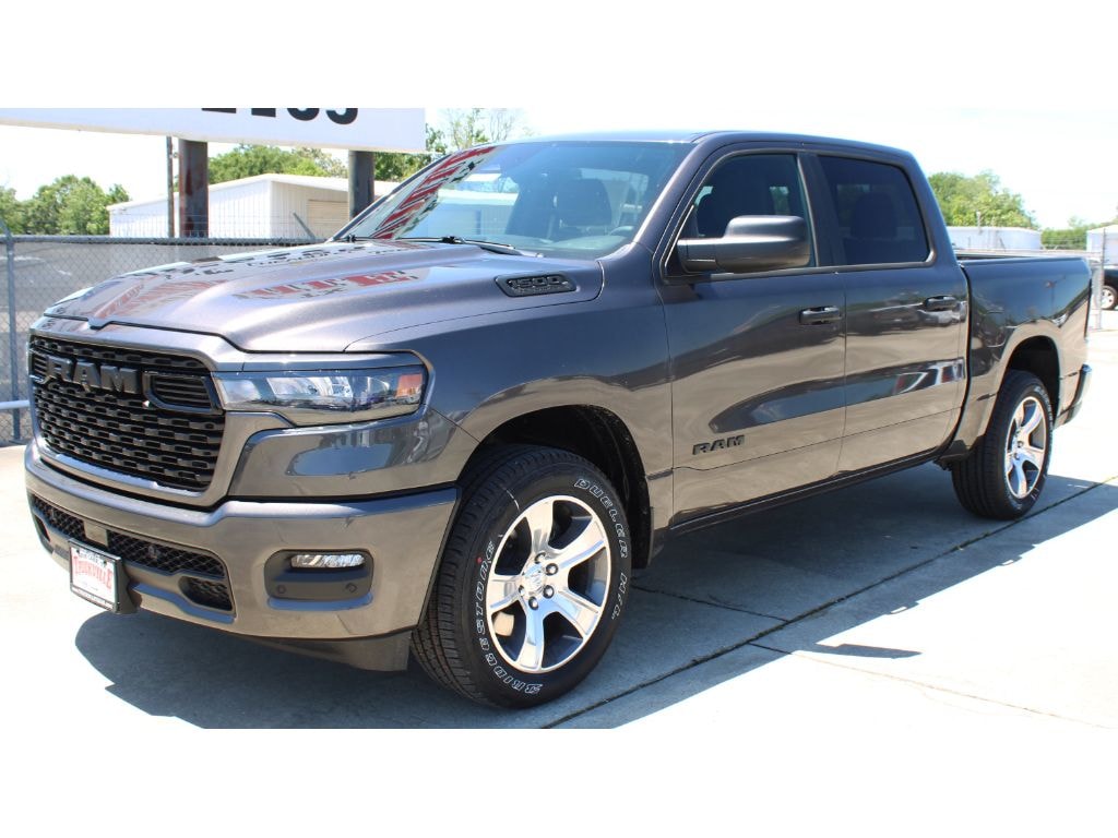 New 2026 Ram 1500 EXPRESS CREW CAB 4X2 5'7 BOX Pickup
