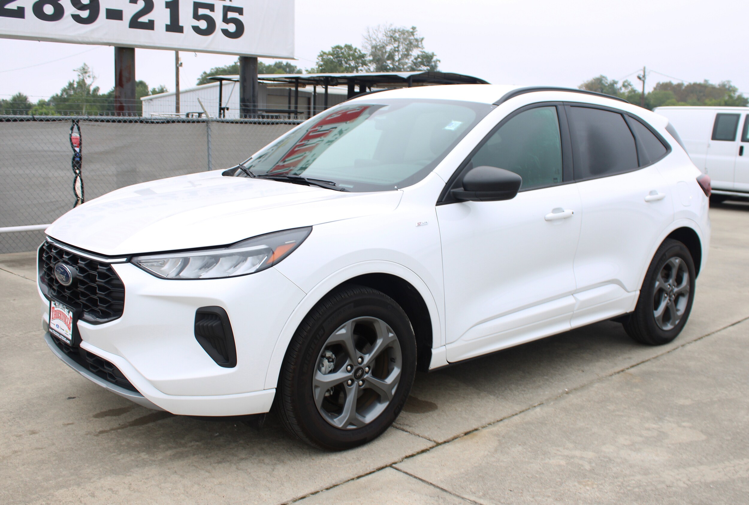 2023 Ford Escape ST-Line photo 2