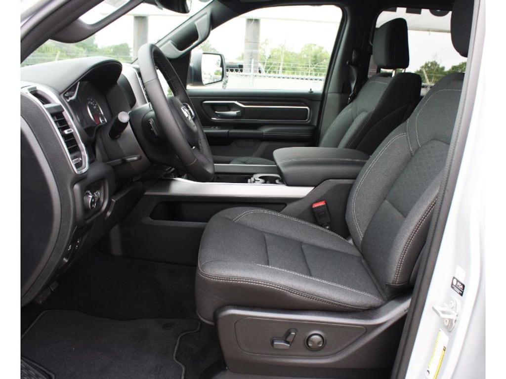 New 2026 Ram 1500 LONE STAR CREW CAB 4X2 5'7 BOX Pickup