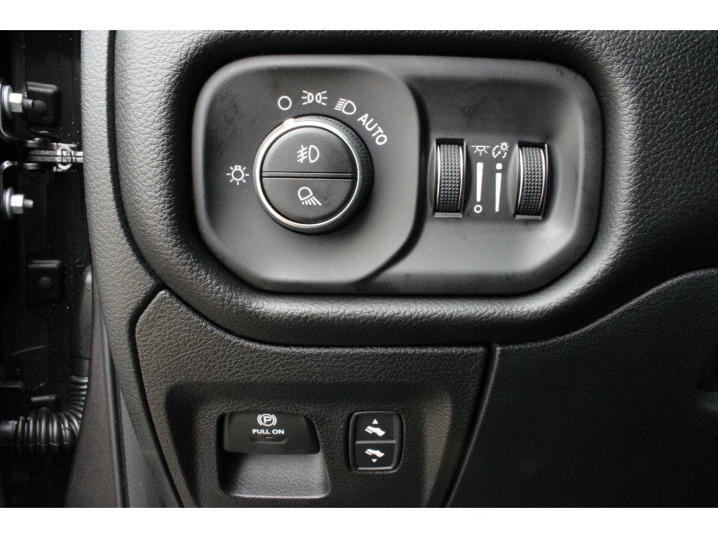 New 2026 Ram 1500 LARAMIE CREW CAB 4X4 5'7 BOX Pickup