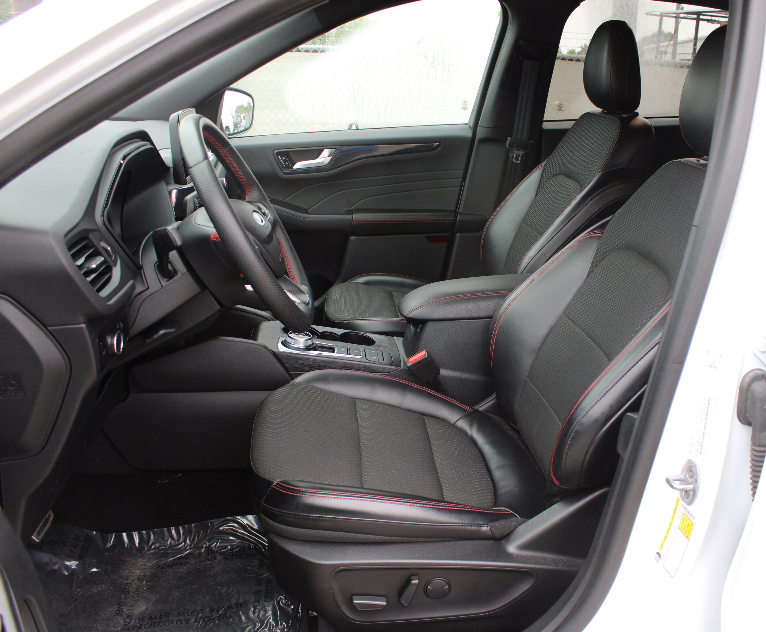 2023 Ford Escape ST-Line photo 4