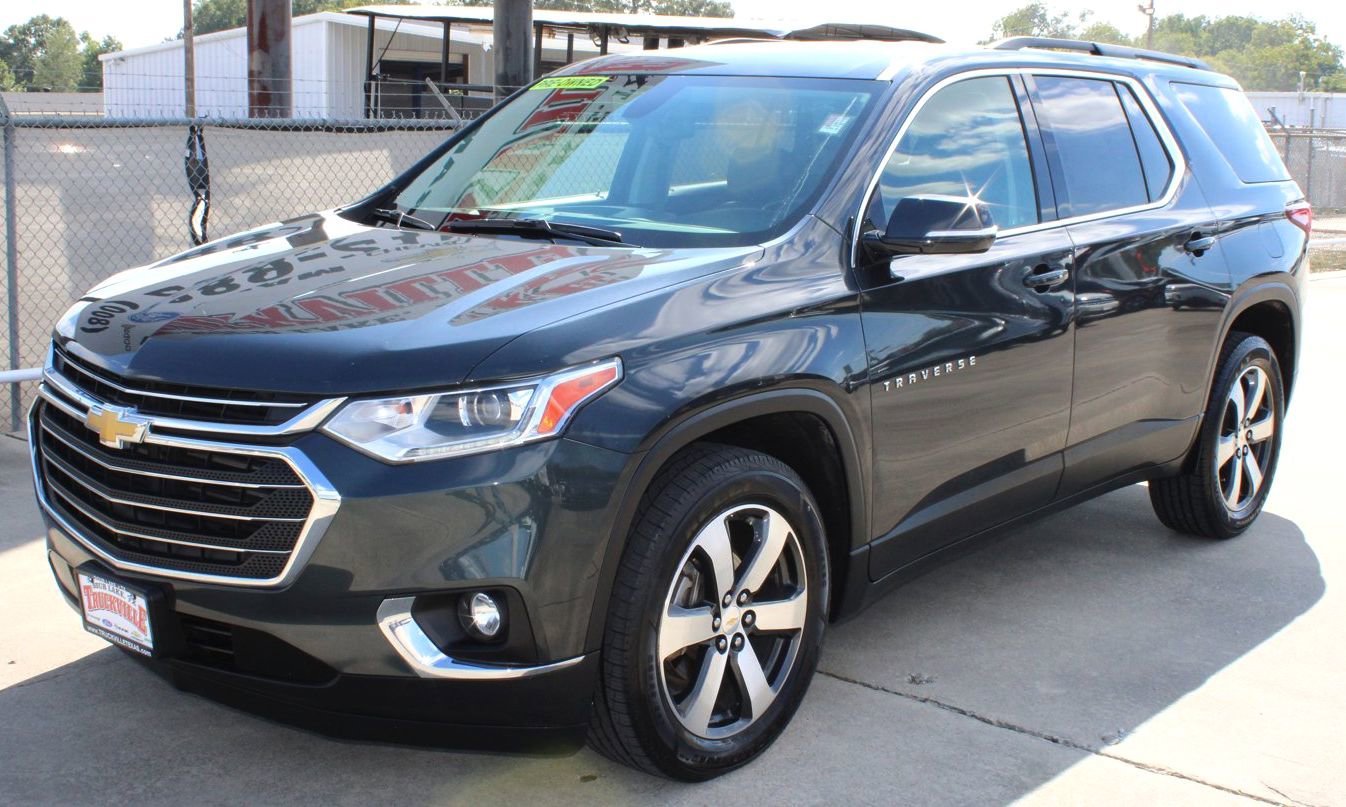 Used 2019 Chevrolet Traverse 3LT with VIN 1GNERHKW2KJ256768 for sale in Sour Lake, TX