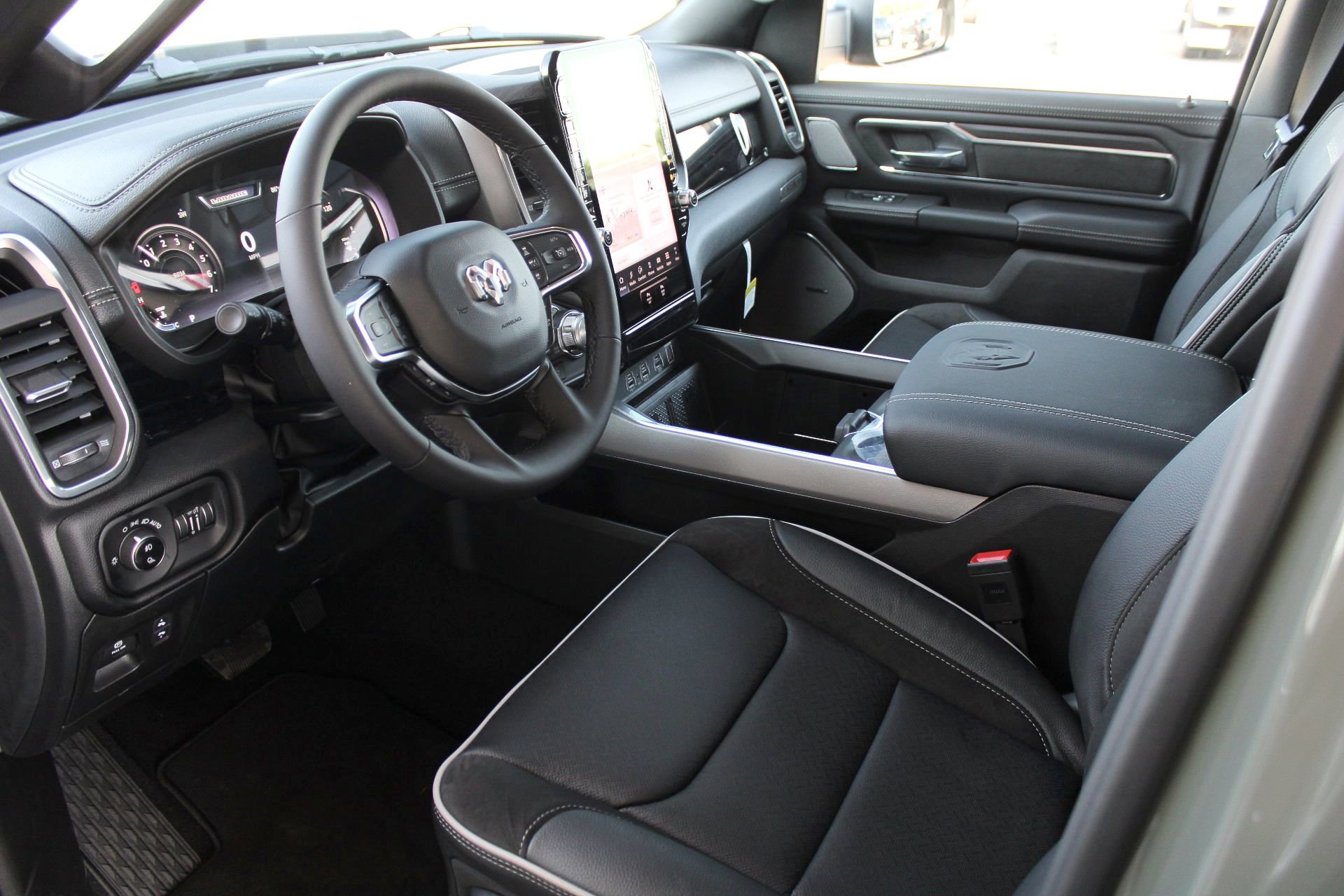 2026 Ram 1500 Laramie photo 4